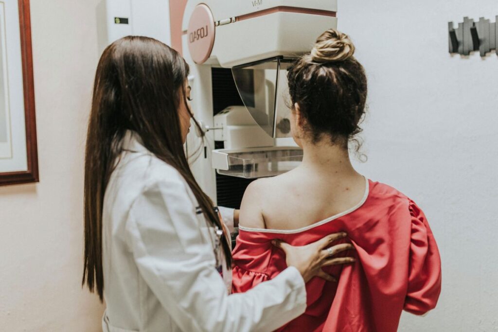 Diagnóstico do câncer de mama: exames, sintomas e como identificar precocemente